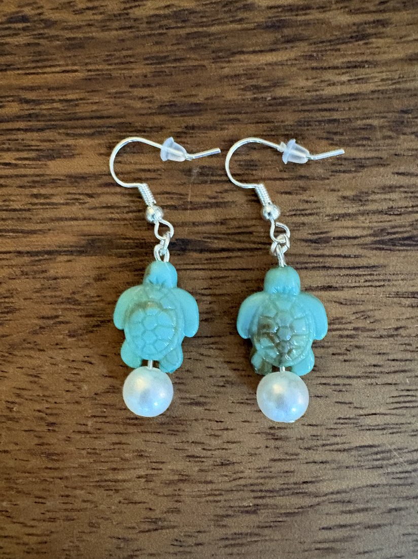 Sea Turtle & Pearl โ handmade earrings by Sienna